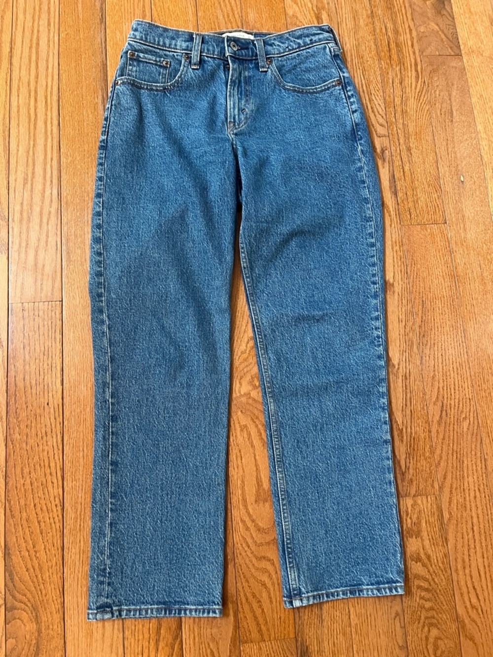 Women’s Straight Leg Jeans in Medium Blue